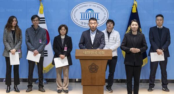 더불어민주당 김용민 의원이 6일 국회 소통관에서 열린 민주당 당원 단체들의&nbsp;공소청법 정부안 반대 기자회견에서 인사말을 하고 있다. 2026.3.6. 연합뉴스