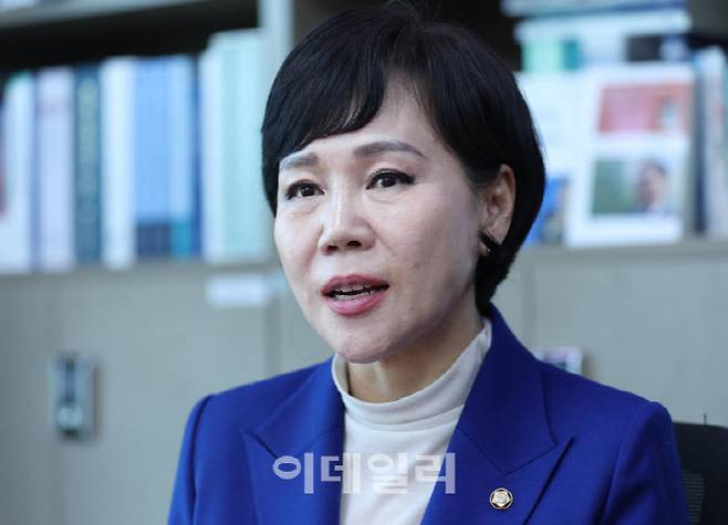 [이데일리 노진환 기자] 서울시장 출마에 나선 전현희 더불어민주당 의원이 4일 서울 여의도 국회 의원회관에서 이데일리와 인터뷰를 하고 있다.