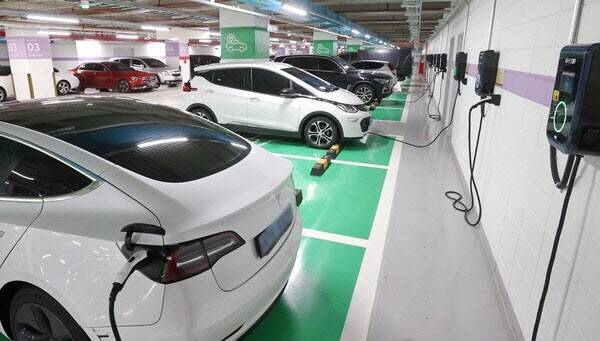 서울 강남구 한 빌딩 주차장의 전기차 충전소. (사진=연합뉴스)