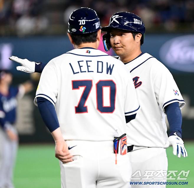 5일 일본 도쿄돔에서 열린 WBC(월드베이스볼클래식) 한국과 체코의 경기. 7회말 무사 2루 문보경이 1타점 적시타를 치고 기뻐하고 있다. 도쿄(일본)=허상욱 기자wook@sportschosun.com/2026.03.05/