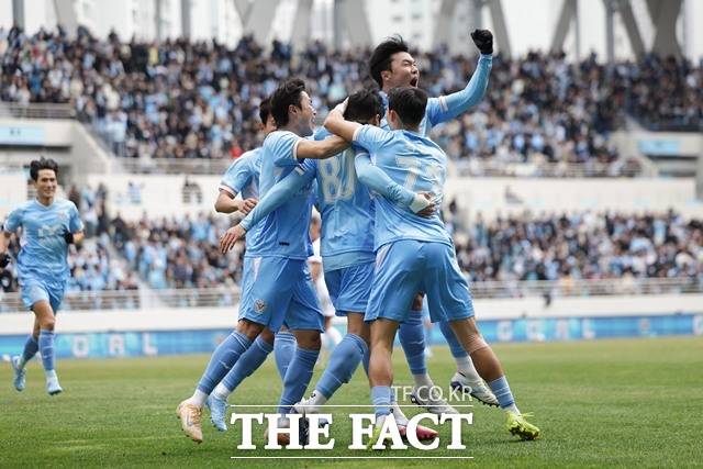 화성과 개막전에서 승리를 거둔 대구 FC의 박대훈 세리머니./K리그