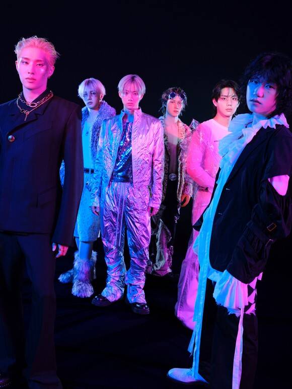 그룹 피원하모니의 기호 테오 지웅 소울 인탁 종섭(왼쪽부터)가 아홉 번째 미니앨범 'UNIQUE'의 네 번째 콘셉트 포토를 공개했다./FNC엔터테인먼트