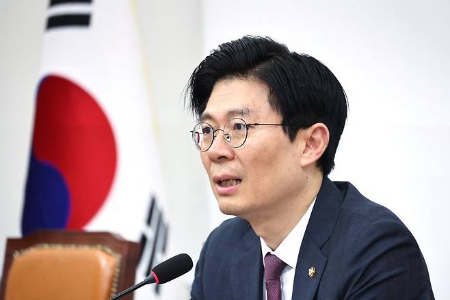 조정훈 국민의힘 인재영입위원회 위원장이 6일 오전 서울 여의도 국회에서 3차 인재영입 발표를 하고 있다. 뉴시스