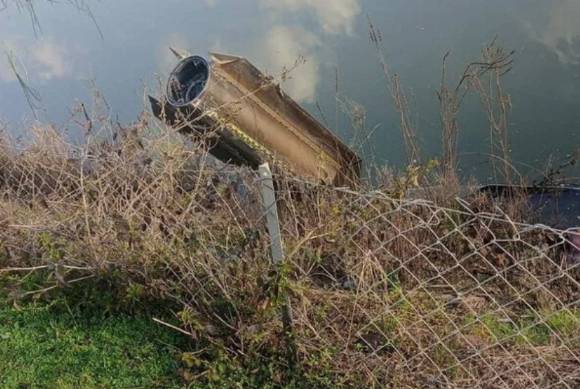 지난 4일 이란군 미사일을 요격하기 위해 발사된 나토군 방공무기 잔해가 튀르키예 남부 하타이 지역에 떨어져있다. [사진=로이터/연합뉴스]