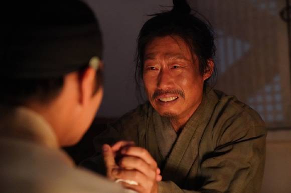 배우 유해진이 영화 '왕과 사는 남자'에서 열연하고 있다. [사진=(주)쇼박스]