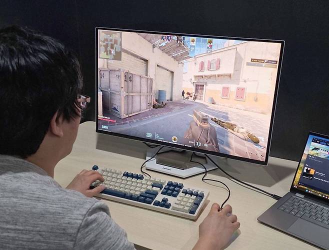 우수한 색감, 빠른 반응 속도의 QD-OLED 패널을 탑재해 한층 몰입도 높은 게임 플레이가 가능 / 출처=IT동아