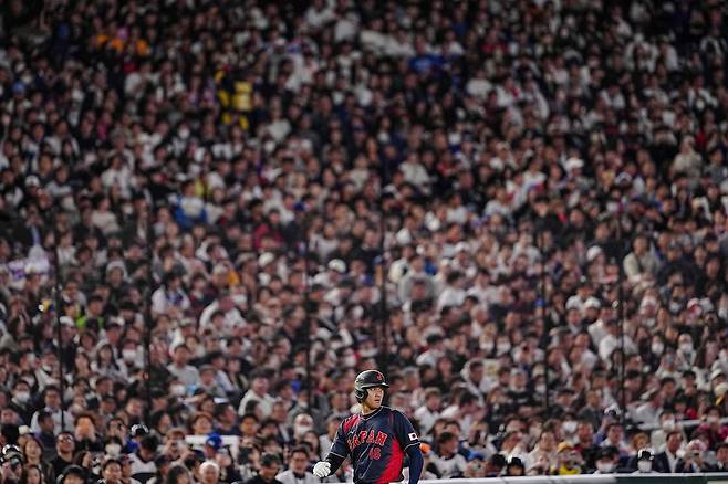 도쿄돔 구름관중 앞에서 홈런을 치며 활약한 오타니. AFP=연합뉴스