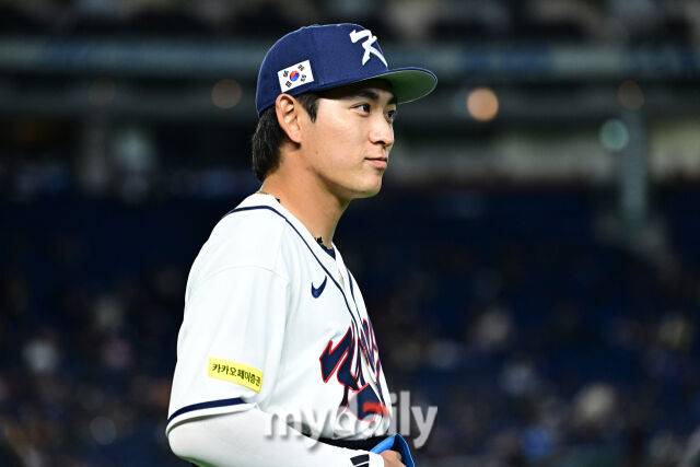 5일 일본 도쿄돔에서 열린 2026 월드 베이스볼 클래식(WBC) 조별리그 한국-체코 경기. 이정후가 경기 전 그라운드에 나서고 있다./도쿄(일본)=한혁승 기자