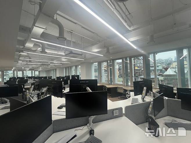 [서울=뉴시스]이현주 기자 = 서울 용산구에 위치한 서울시교육청 신청사 내에 조성된 스마트 오피스. 2026.03.05. lovelypsyche@newsis.com