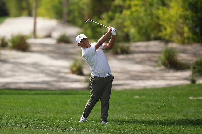 [올랜도=AP/뉴시스] 김시우가 5일(현지 시간) 미 플로리다주 올랜도의 베이힐 클럽&로지에서 열린 미국프로골프(PGA) 투어 아놀드 파머 인비테이셔널 첫날 1번 홀 페어웨이에서 샷하고 있다. 김시우는 1언더파 71타 공동 26위에 자리했다. 2026.03.06.