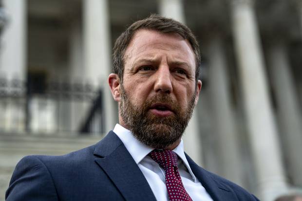 국토안보부 장관으로 지명된 마크웨인 멀린 상원의원이 5일(현지 시간) 워싱턴DC 연방의회에서 기자회견을 하고 있다. UPI연합뉴스