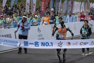 중국은 2025년 4월 로봇 하프마라톤 대회를 열어 세계를 놀라게 했다. Gettyimage