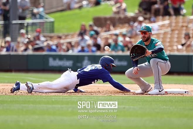 ▲ 위즈덤은 시애틀과 마이너리그 계약을 하고 메이저리그 재진입을 노리는 중이다. 우타 대타, 코너 내야 백업 한 자리를 놓고 다른 선수들과 치열한 경쟁을 벌이고 있는 상황에서 나온 2경기 연속 홈런포는 반갑다