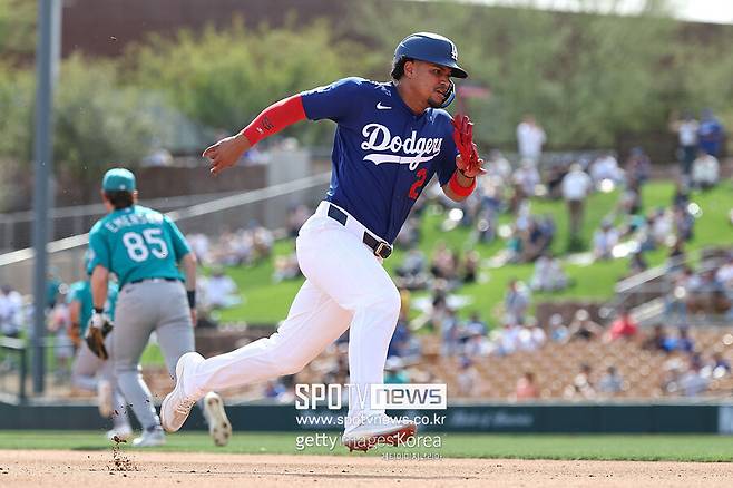▲ 시범경기 맹활약으로 다저스 내야에서 폭풍을 일으키고 있는 산티아고 에스피날