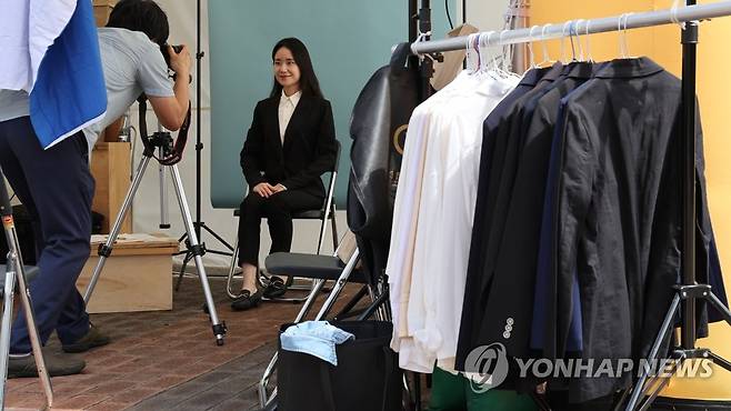 취업 준비는 증명사진부터 [연합뉴스 자료 사진, 본 기사와 직접 관련 없음]