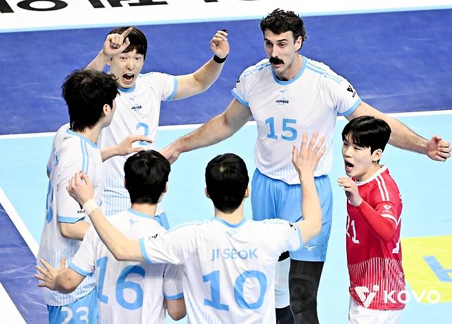 득점 후 기뻐하는 대한항공 선수들 [한국배구연맹 제공. 재판매 및 DB 금지]