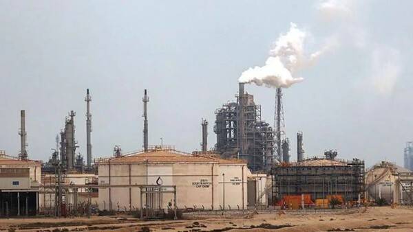 카타르 에너지의 도하 남쪽 메사이이드 산업단지에 있는 운영 시설에서는 액화천연가스(Liquefied Natural Gas) 생산이 중단됐다. [출처=게티이미지]