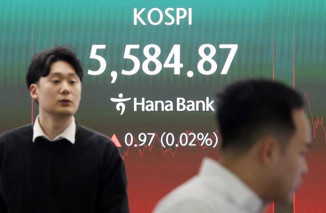 6일 코스피는 전장보다 0.97포인트(0.02%) 오른 5584.87에, 코스닥지수는 전장보다 38.26포인트(3.43%) 오른 1154.67에 거래를 마쳤다. [사진=연합뉴스]