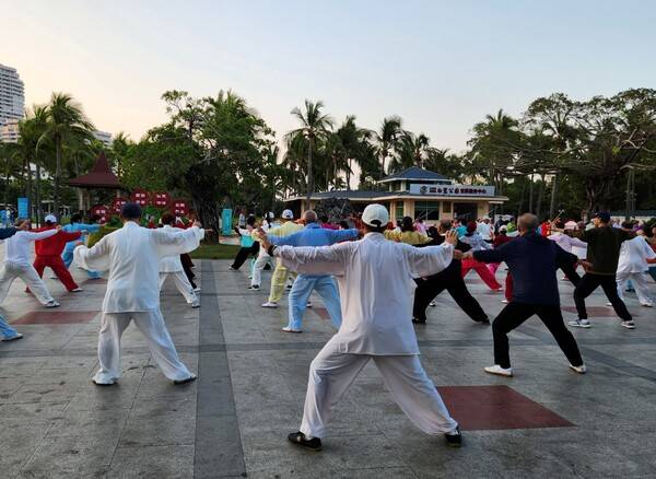 태극권은 중국 정부가 시민체육의 일환으로 보급한 운동으로 중국 어디서나 자주 볼 수 있다. /박헌정