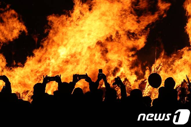 제주들불축제 '달집 태우기'.2018.3.2 ⓒ 뉴스1 DB