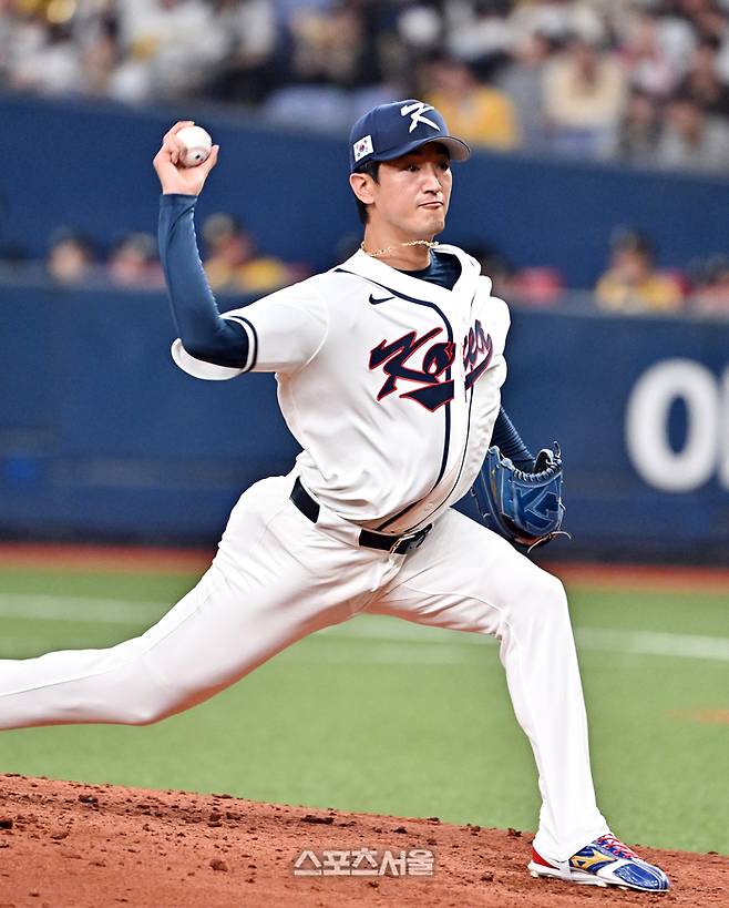 WBC 대한민국 야구대표팀의 고영표가 2일 일본 오사카 교세라돔에서 열린 한신 타이거즈와의 연습경기 5회말 등판해 힘차게 공을 던지고 있다. 2026. 3. 2. 오사카 | 박진업 기자 upandup@sportsseoul.com