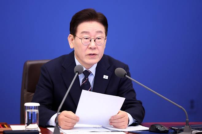 이재명 대통령이 6일 청와대에서 열린 수석보좌관회의에서 발언하고 있다. 뉴시스