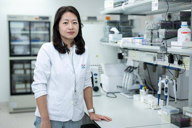 4일 서울 서대문구 한국장기조직기증원에서 14년 차 장기 구득 코디네이터 박수정(43)씨를 만났다. 2006년 인하대병원 응급실 간호사로 일을 시작한 그는 서울대병원 소아과 병동을 거쳐 2013년부터 장기 구득 코디네이터로 일하고 있다. 국내에서 활동 중인 장기 구득 코디네이터는 60여 명이다. 박시몬 기자