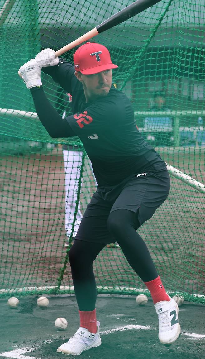 KIA 스프링캠프에서 타격 훈련을 하는 제리드 데일의 모습. KIA 제공