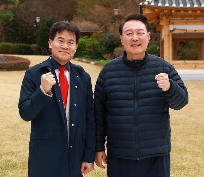 전한길씨(왼쪽)와 윤석열 전 대통령