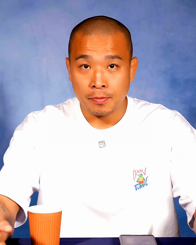 박준용이 2025년 10월 아랍에미리트 아부다비에서 UFC 321 파이트 위크 인터뷰를 하고 있다. 사진=TKO