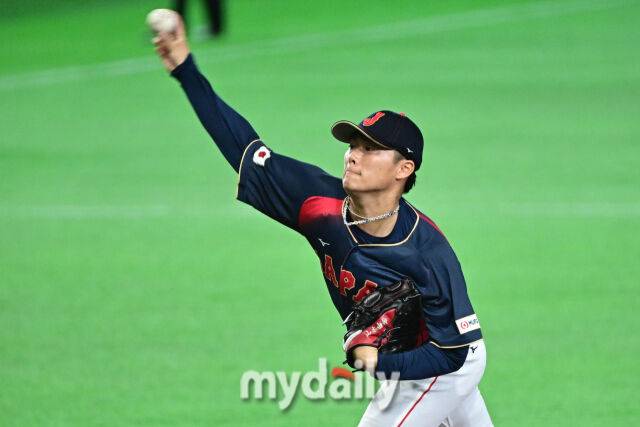 6일 일본 도쿄돔에서 열린 2026 월드 베이스볼 클래식(WBC) 조별리그 일본-대만 경기. 일본 야마모토가 선발투수로 나와 힘차게 투구하고 있다./도쿄(일본)=한혁승 기자