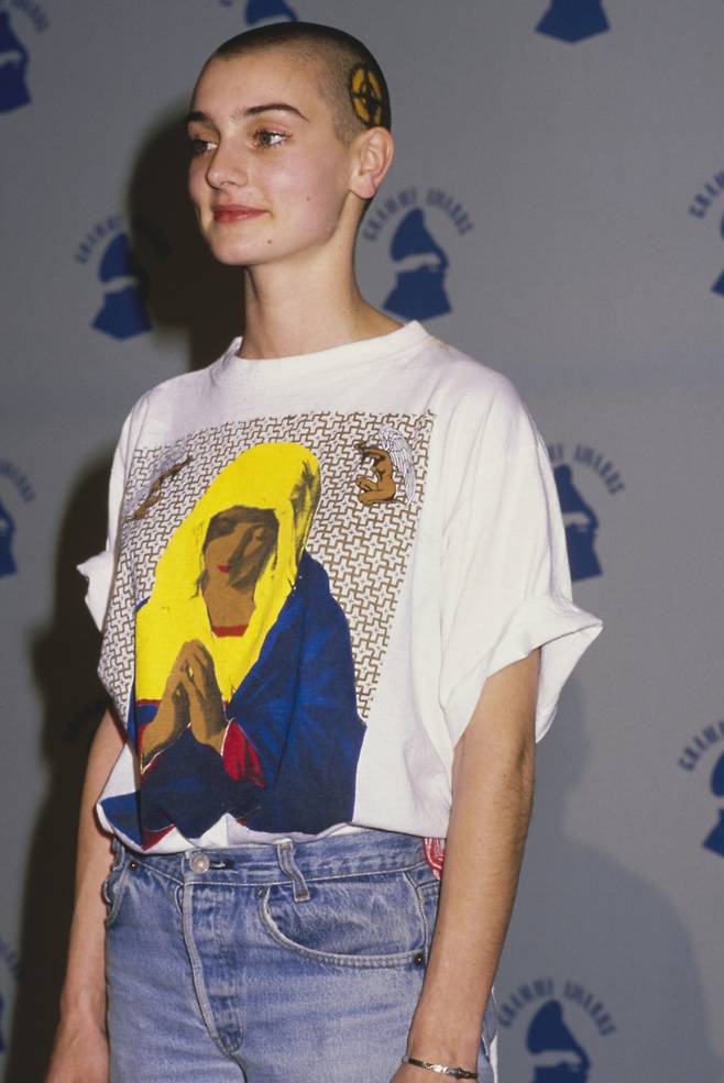 공식 기록은 그를 ‘행동 문제를 보이는 소녀’로 분류했다. 학교 교육은 중단됐고, 시설 안에서 시간을 보냈다. 그곳에서 한 수녀가 기타를 건네주었고, 음악을 접했다. 노래를 부르기 시작한 시점은 그 무렵으로 전해진다. [게티이미지/Photo by Vinnie Zuffante]