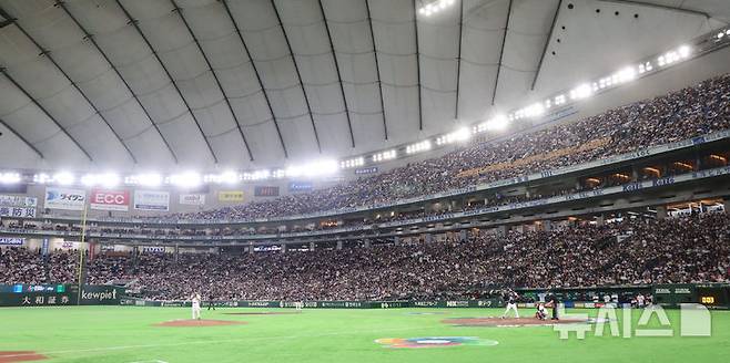 [도쿄=뉴시스] 권창회 기자 = 7일 일본 도쿄돔에서 열린 2026 WBC 조별리그 C조 2차전 한국과 일본의 경기가 관중으로 가득 차 있다.  2026.03.07. kch0523@newsis.com