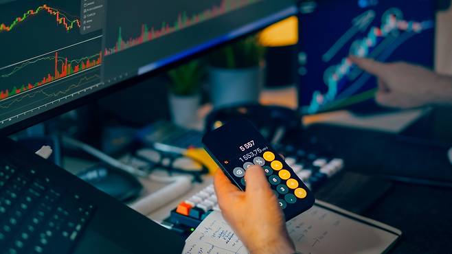 예금금리는 2%대에 머무는 반면 대출금리는 5~6% 수준을 유지하면서 은행 자금이 증시로 이동하는 ‘머니무브’ 흐름이 나타나고 있다. unsplash