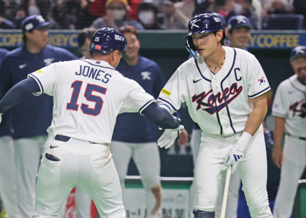 5일(현지시간) 일본 도쿄돔에서 열린 2026 월드베이스볼클래식(WBC) 조별리그 C조 1차전 한국과 체코의 경기. 이정후가 반클리프앤아펠 목걸이를 착용하고 있다. 연합뉴스