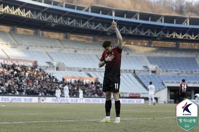 7일, 대전 하나 시티즌과 맞대결에서 득점을 터트린 후 기뻐하는 부천FC1995의 갈레고. 한국프로축구연맹