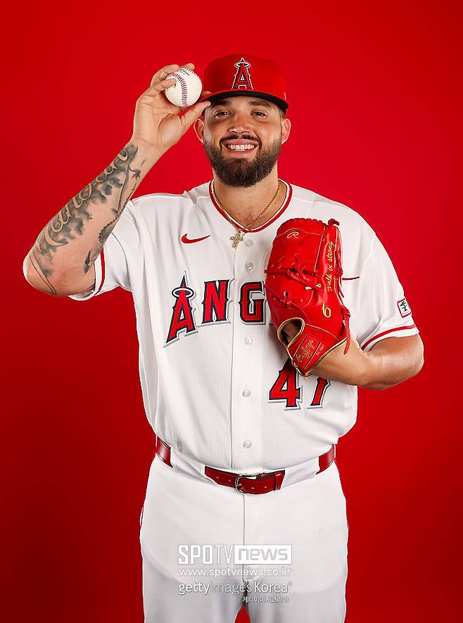 ▲ 마노아는 6일 애슬레틱스와 경기에서 2.1이닝 동안 볼넷만 5개를 내주며 자멸한 끝에 5실점을 기록했다