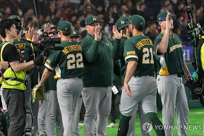 2연승 후 기뻐하는 호주 선수들.  [AP=연합뉴스]