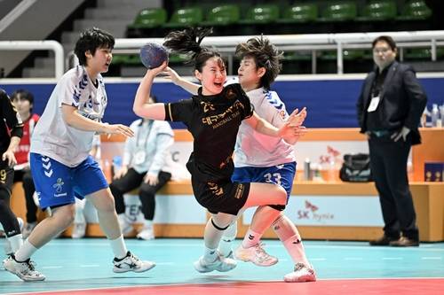 7일 경남개발공사를 상대로 슛을 던지는 대구시청 김예진 [한국핸드볼연맹 제공. 재판매 및 DB 금지]