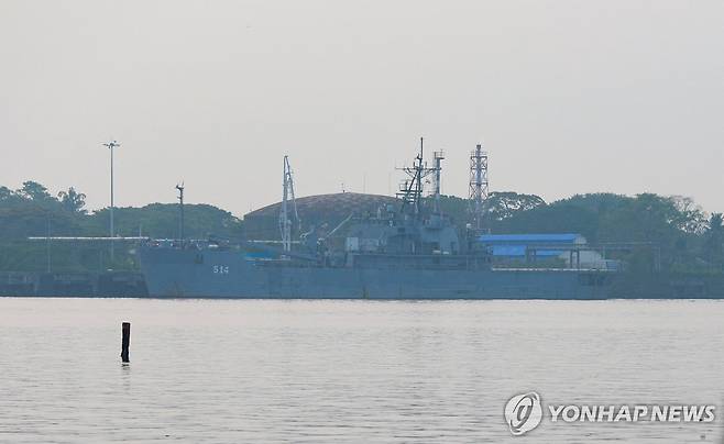 인도, 이란 군함 정박 허용 (코치[인도] 로이터=연합뉴스) 이란 해군의 상륙함 라반함이 7일(현지시간) 인도 남서부 케랄라주 코치항에 정박한 모습.