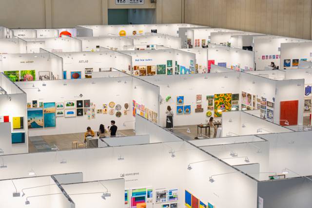 지난해 열린 2025BAMA 제14회 부산국제화랑아트페어 전경. 부산화랑협회 제공