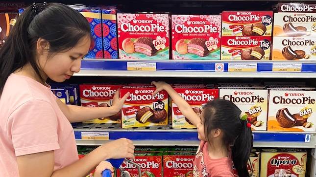 베트남 유통 매장에 진열된 오리온 초코파이 정. / 사진=오리온
