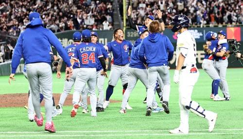 연장전 패배에 아쉬워하는 한국 야구 대표팀 김도영. 사진=연합뉴스