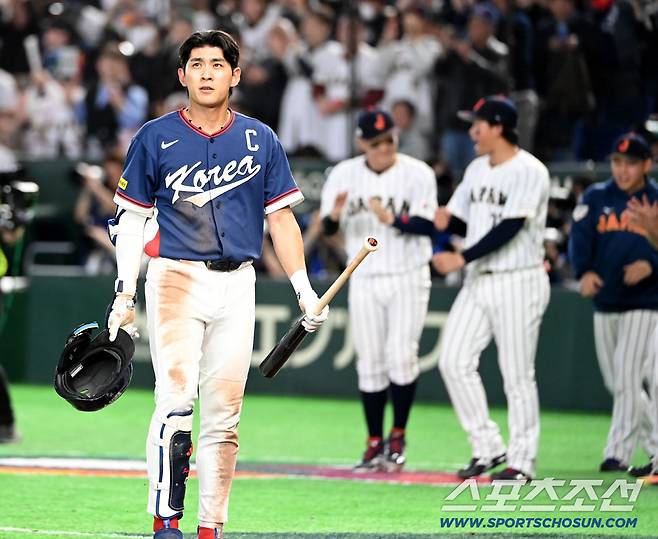 7일 일본 도쿄돔에서 열린 WBC(월드베이스볼클래식) 한국과 일본의 경기. 한국이 일본에 6대8로 패했다. 9회초 마지막 타석에 아웃된 이정후가 아쉬워하고 있다. 도쿄(일본)=허상욱 기자wook@sportschosun.com/2026.03.07/