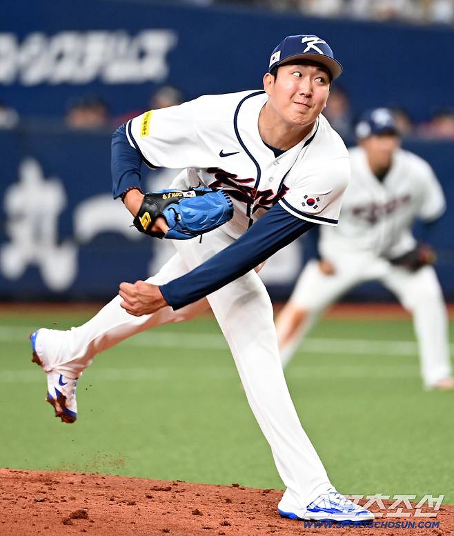 2일 일본 오사카 교세라돔에서 열린 WBC(월드베이스볼클래식) 한국 대표팀과 한신 타이거즈의 경기, 4회말 한국 손주영이 역투하고 있다. 오사카(일본)=허상욱 기자wook@sportschosun.com/2026.03.02/