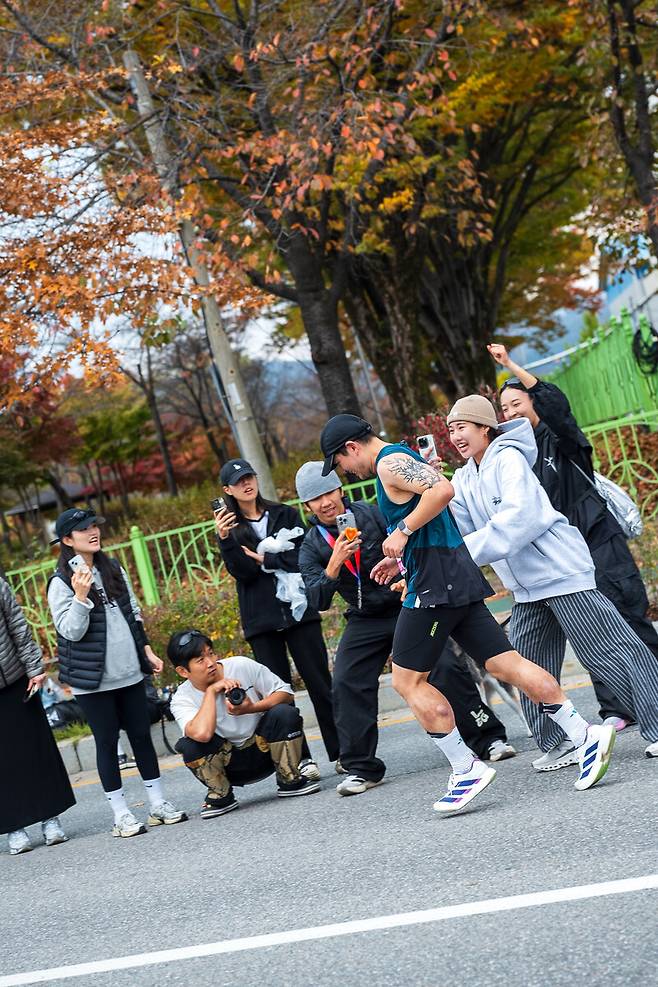 러닝은 서로를 격려하고 응원하는 매개체가 된다. 박준식 제공