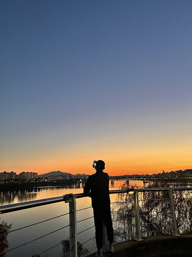 나 홀로 뛰고 맞는 저녁 놀은 아름답다. 박준식 제공
