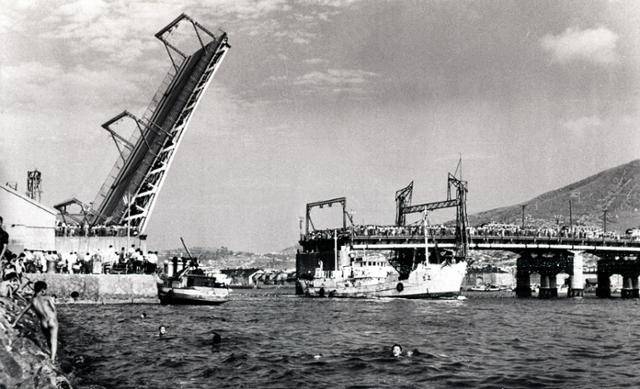 1960년대 부산 영도대교 모습. 부산시청 제공