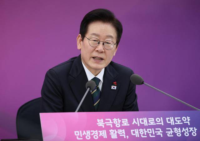 이재명 대통령이 지난해 12월 부산 동구 수정동 해양수산부 임시청사에서 열린 해수부 업무보고에서 모두발언을 하고 있다. 부산=왕태석 선임기자