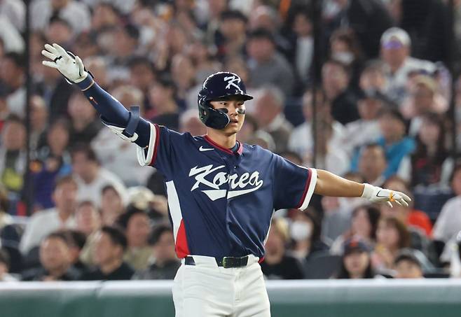 <yonhap photo-5723=""> 김주원 '1타점 적시타' (도쿄=연합뉴스) 임화영 기자 = 7일 일본 도쿄돔에서 열린 2026 월드베이스볼클래식(WBC) 조별리그 C조 2차전 대한민국과 일본의 경기. 8회초 2사 1, 2루 한국 김주원이 1타점 적시타를 친 뒤 기뻐하고 있다. 2026.3.7 hwayoung7@yna.co.kr/2026-03-07 22:29:27/ <저작권자 ⓒ 1980~2026 ㈜연합뉴스. 무단 전재 재배포 금지, AI 학습 및 활용 금지></yonhap>